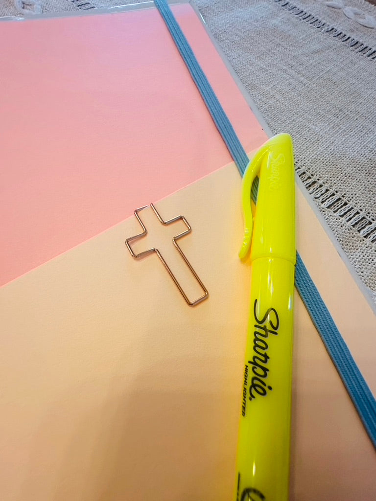 Cross Paperclip Small Gold