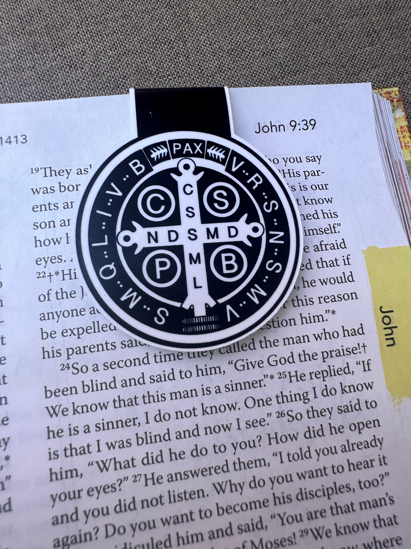 Magnetic Bookmark Saint Benedict Medal black and white