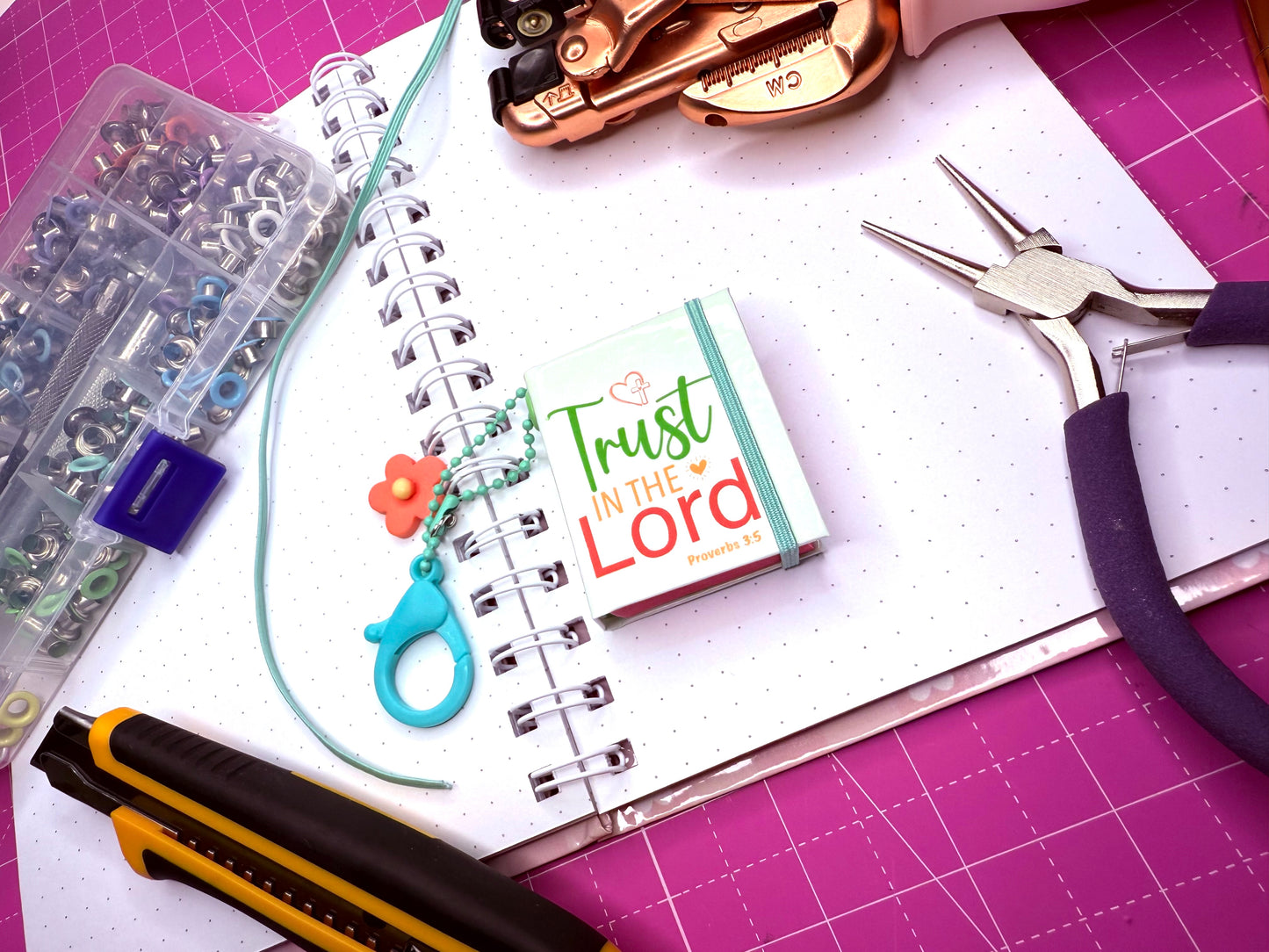 Stick Notes Keychain Trust in the Lord