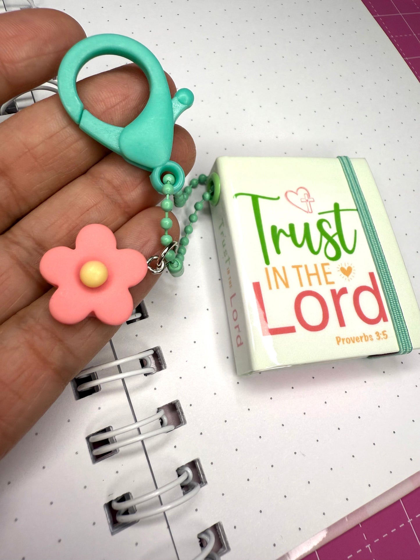 Stick Notes Keychain Trust in the Lord
